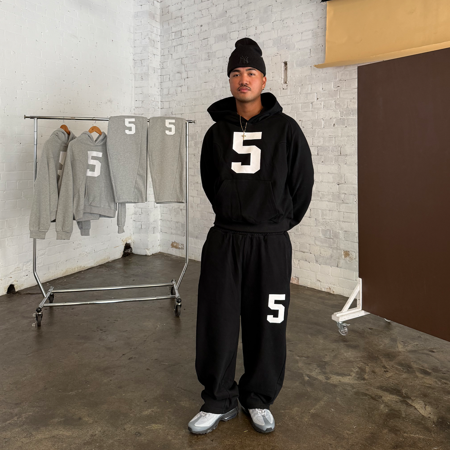 WITHME 5IVE HOODIE - BLACK