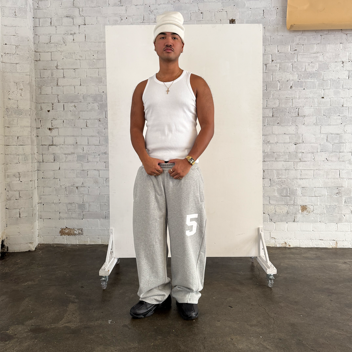 WITHME 5IVE SWEATPANTS - GREY