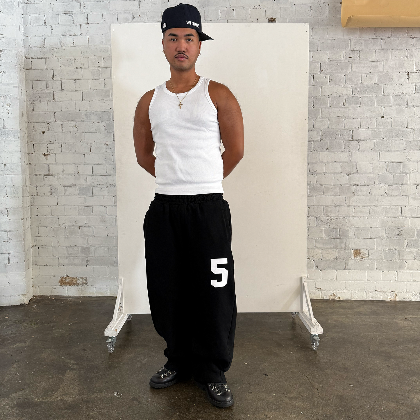 WITHME 5IVE SWEATPANTS - BLACK